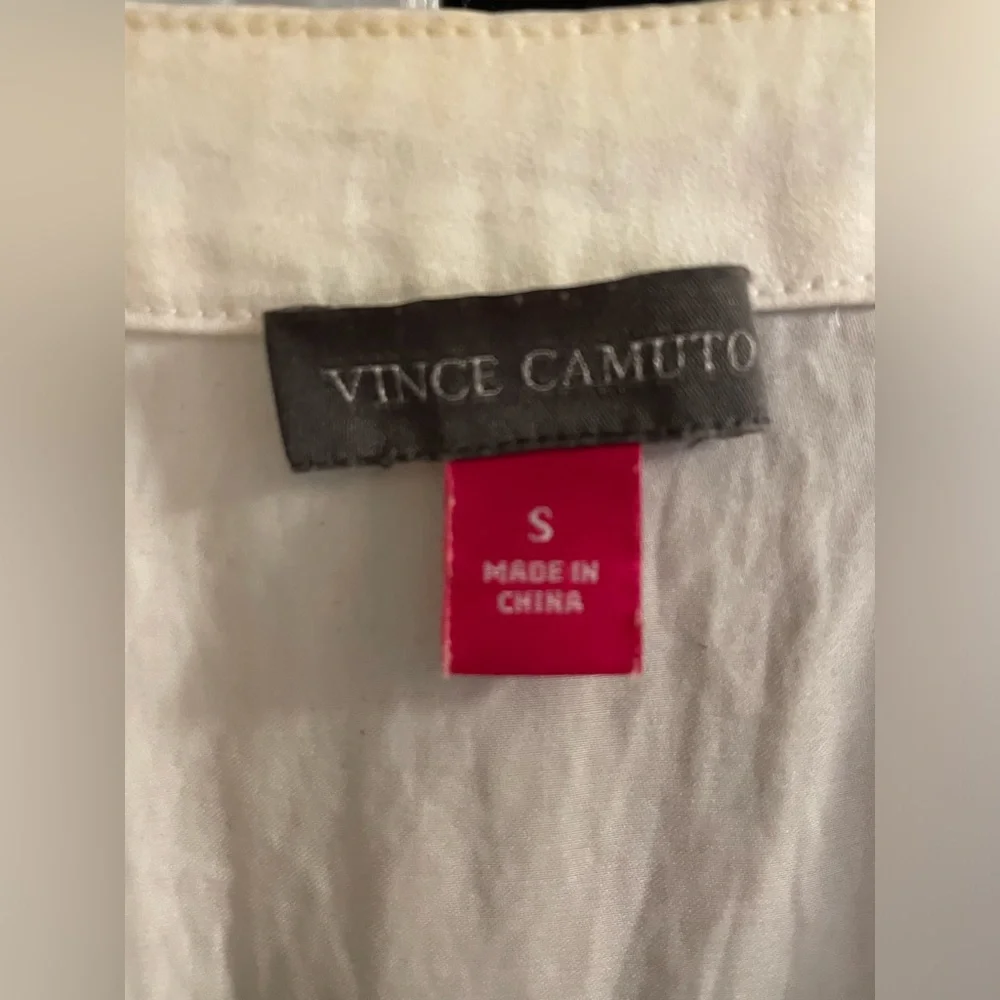 Vince Camuto - Satin Peplum Top - Picture 4 of 6